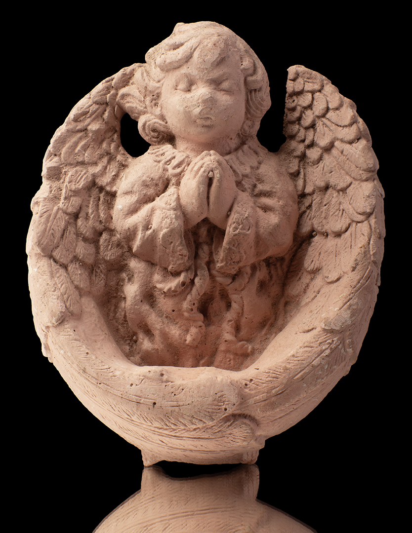 Ángel de rodillas