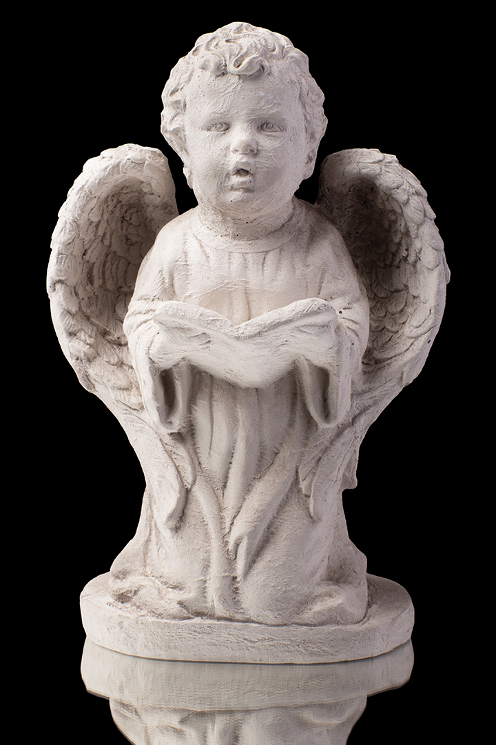 Ángel con biblia