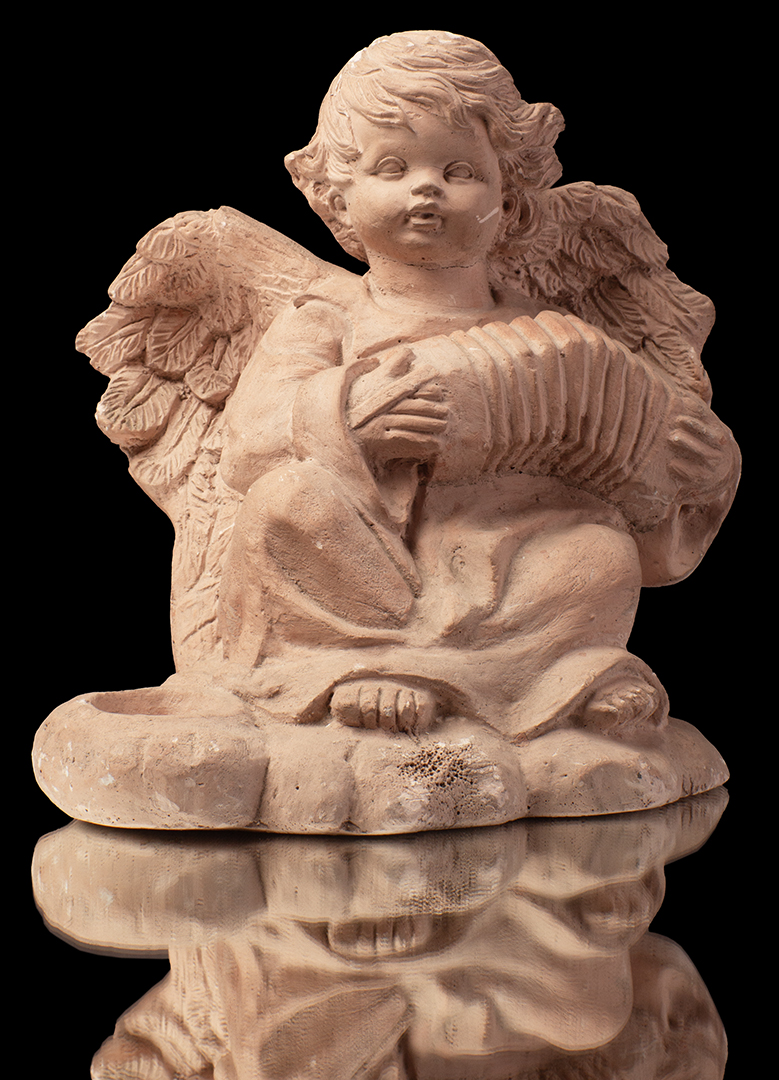 Ángel con instrumento