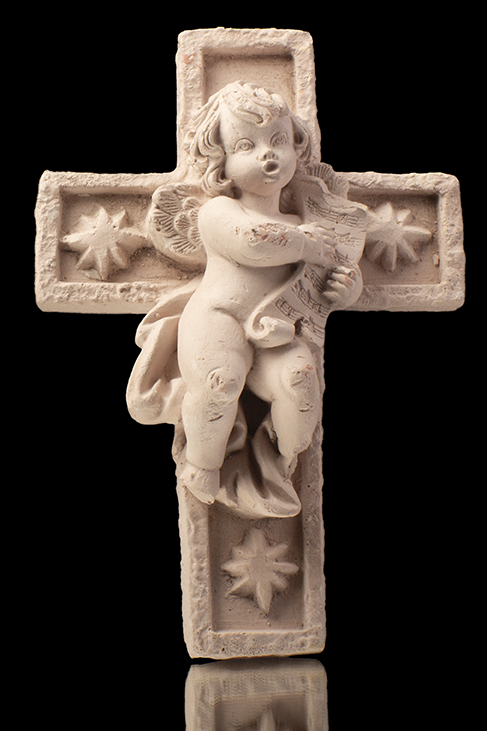 Ángel en una cruz