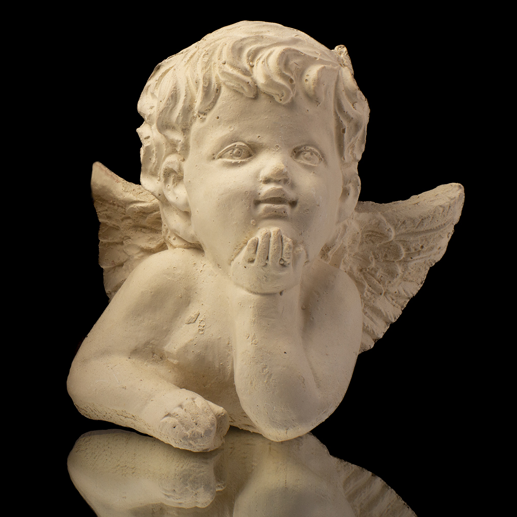 Ángel pensando