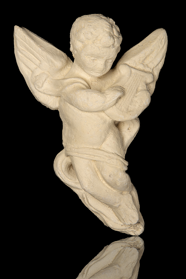 Ángel con instrumento