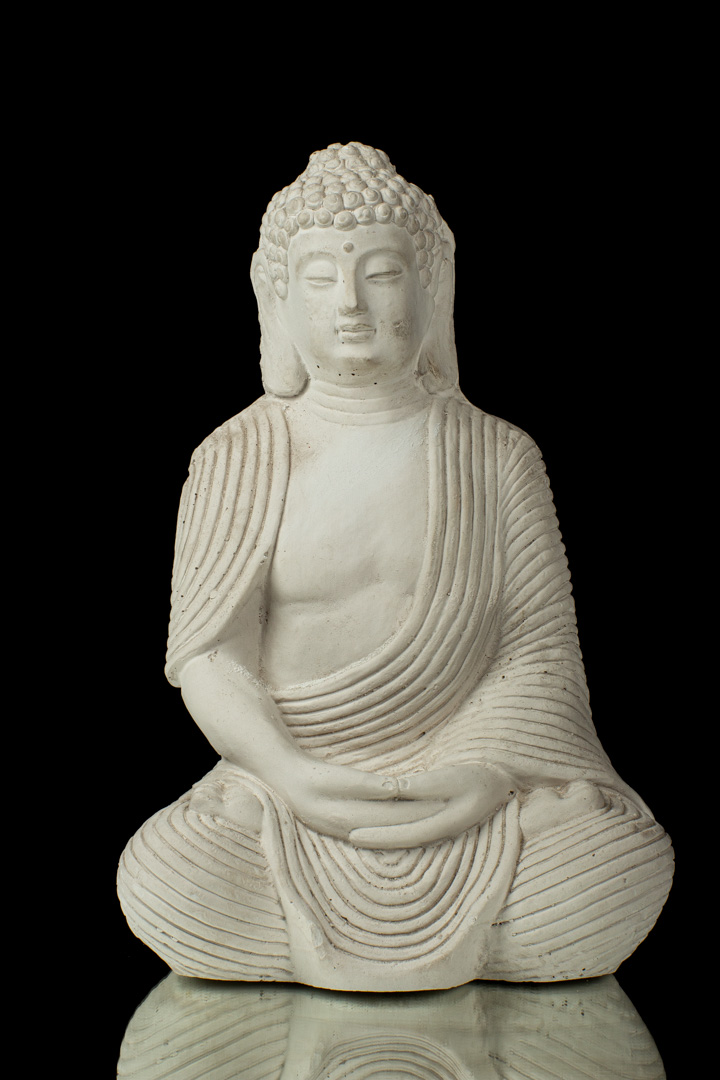 BUDAS MEDITANDO