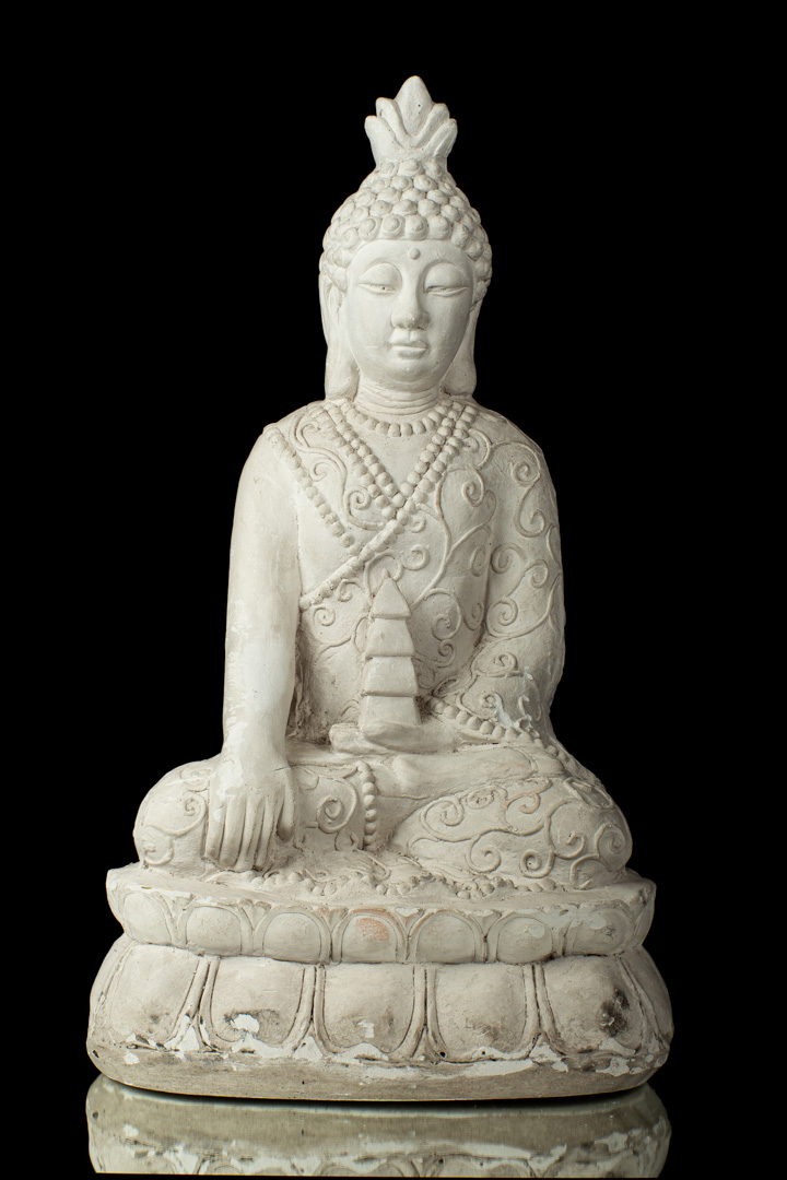 BUDAS MEDITANDO