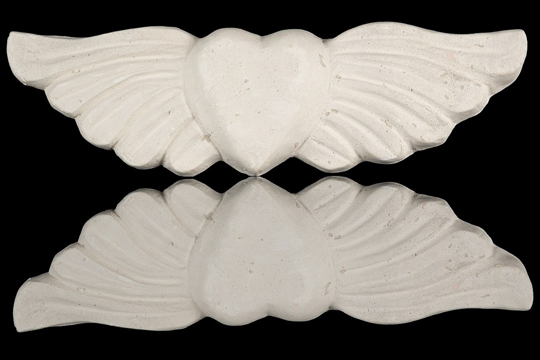 Corazón con alas bajas
