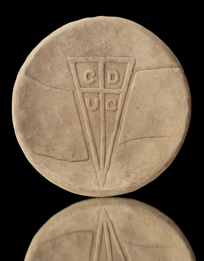 INSIGNIA UNIVERSIDAD CATÓLICA
