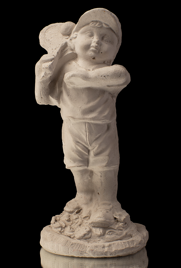 NIÑO CARGANDO MATERIAL