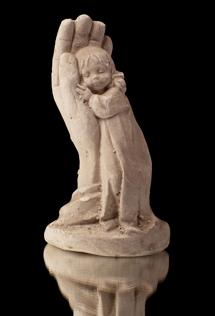 ÁNGEL EN MANO DE DIOS