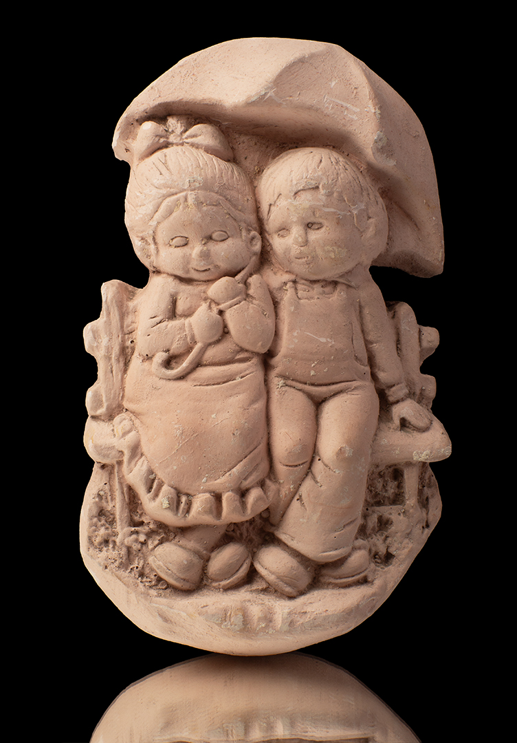 DOS NIÑOS CON UN PARAGUAS